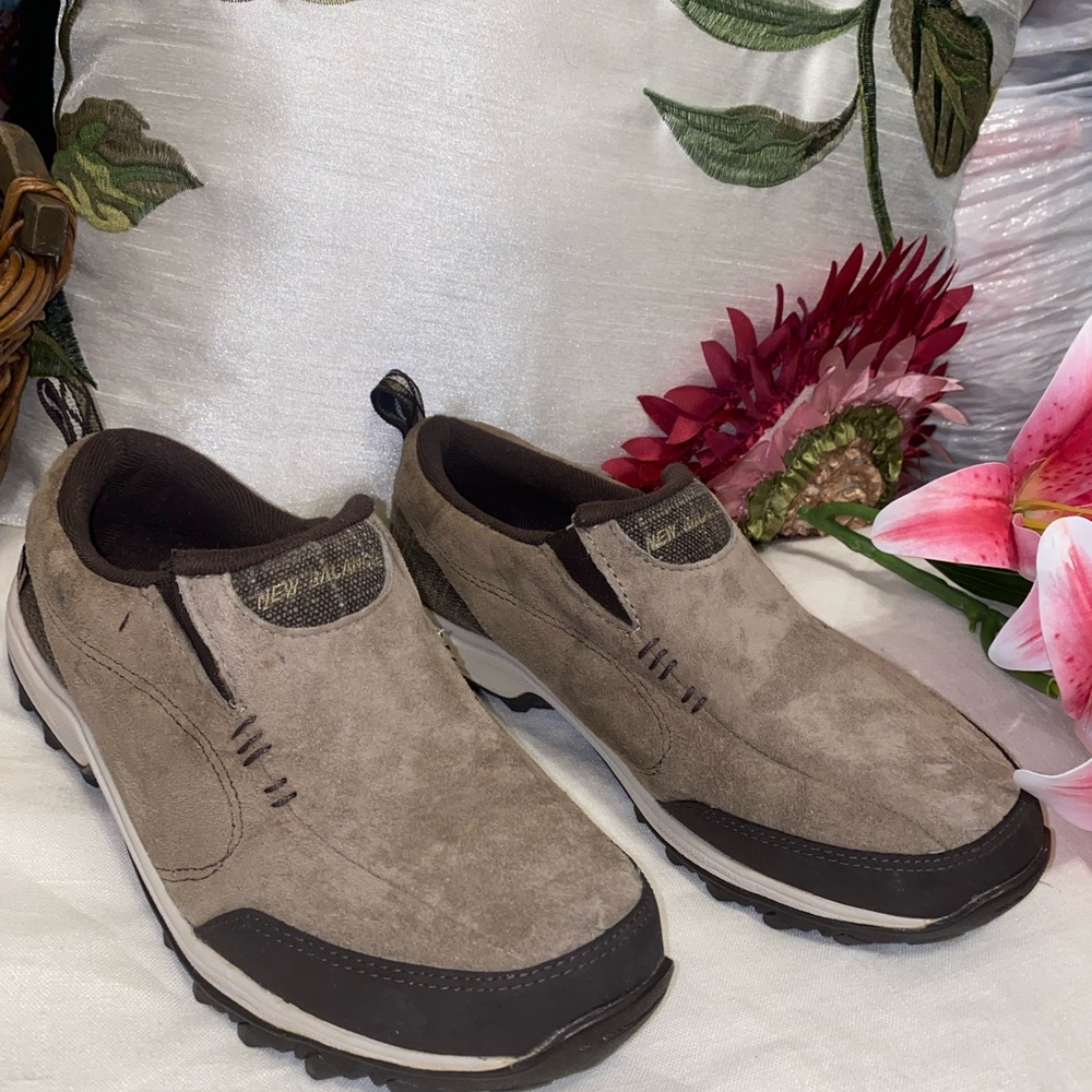 New Balance Women's Gray And Brown Suede Wedges